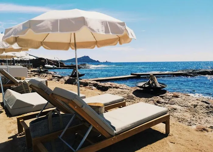 Grand Avec Terrasse Pres De La