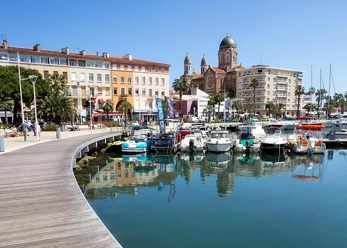 Grand Avec Terrasse Pres De La Lejlighed Saint-Raphaël