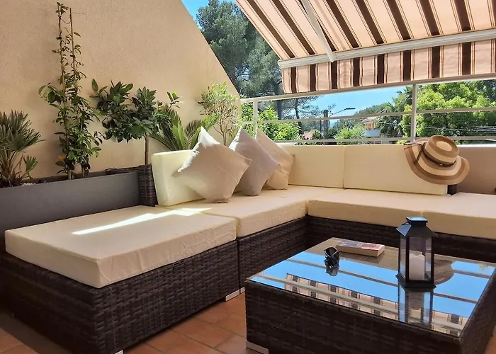 Grand Avec Terrasse Pres De La Saint-Raphaël